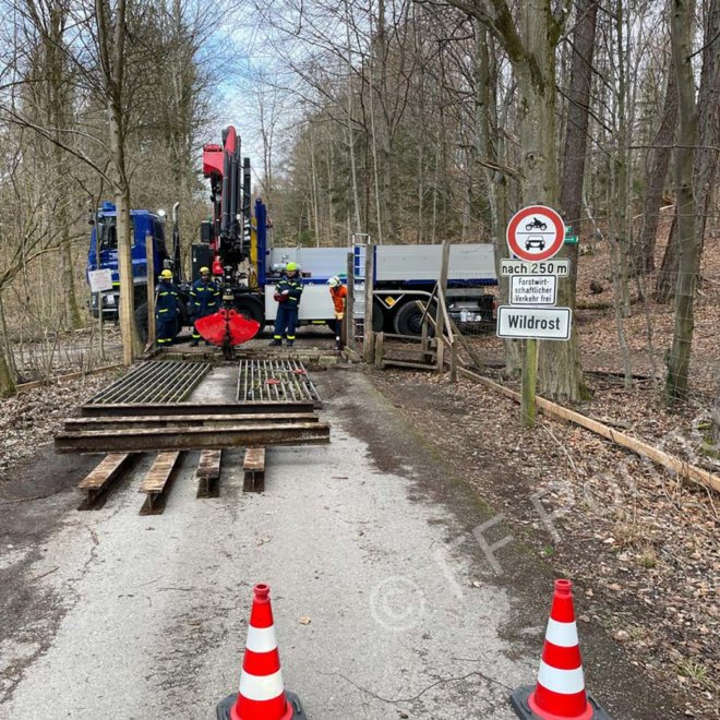 Feuerwehr Pöring Übung mit THW am Wildrost